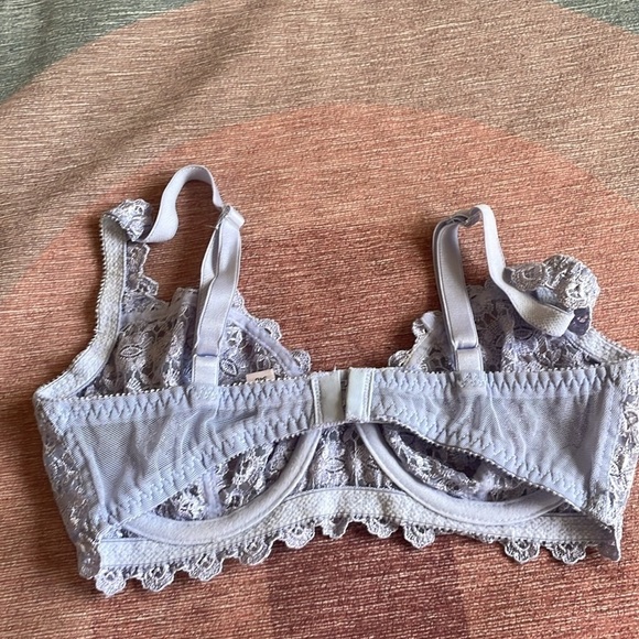 Vintage Victoria Secret Lavender Lace Love Bra - Picture 4 of 9